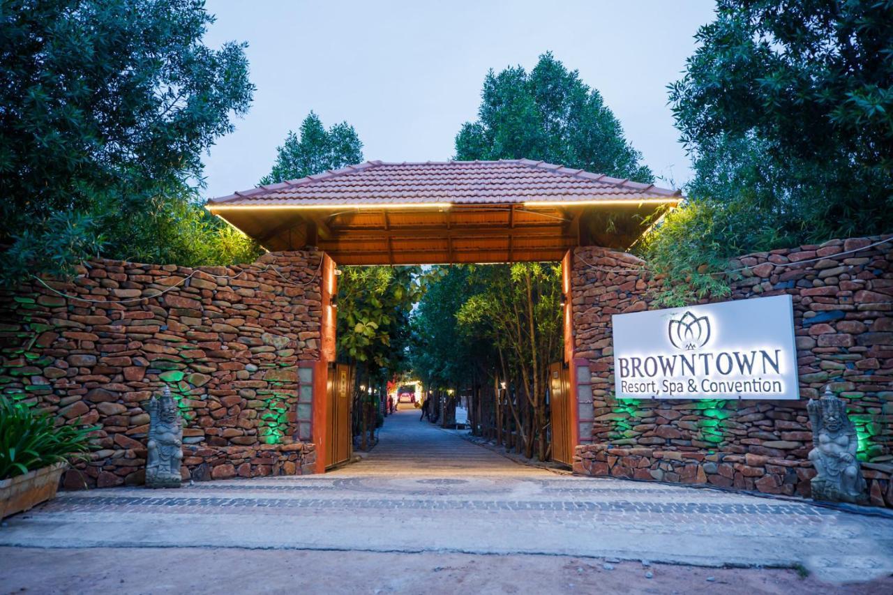 Brown Town Resort & Spa Hyderabad Ngoại thất bức ảnh