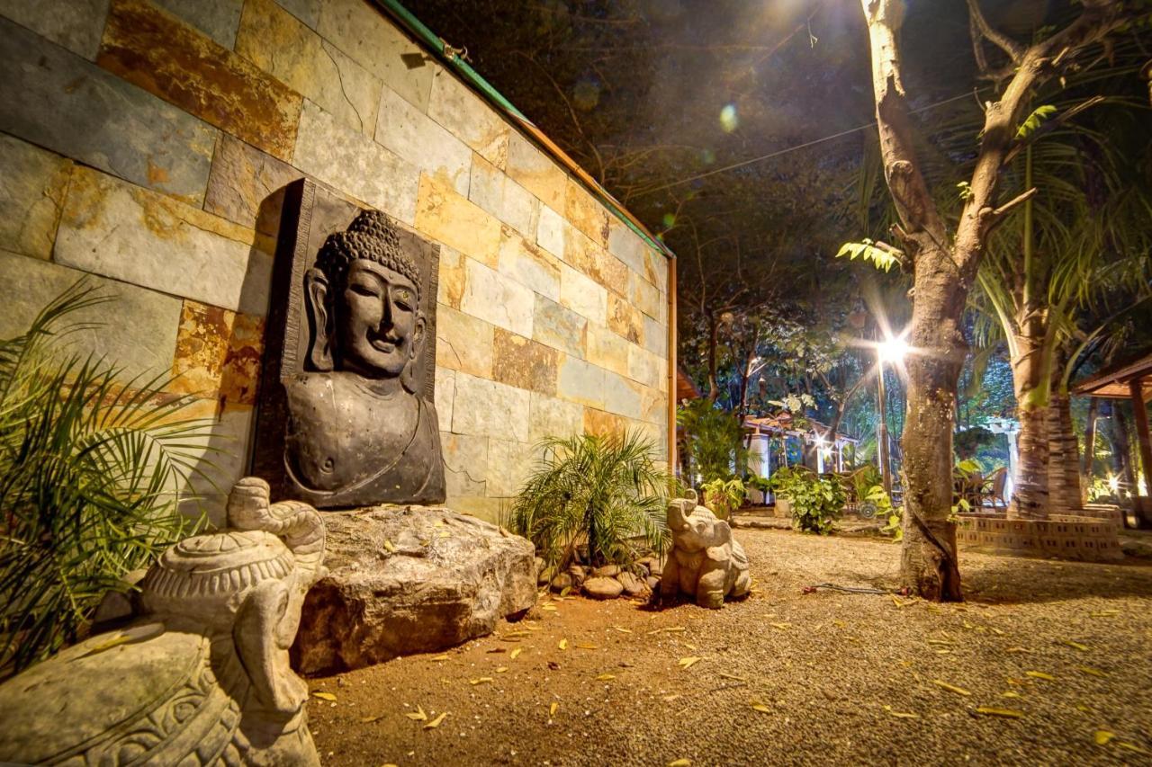 Brown Town Resort & Spa Hyderabad Ngoại thất bức ảnh