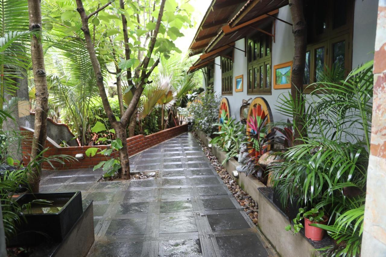 Brown Town Resort & Spa Hyderabad Ngoại thất bức ảnh
