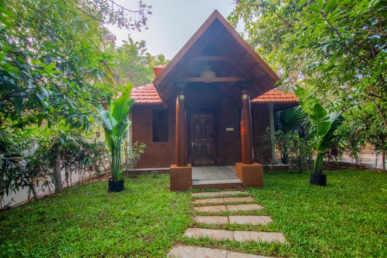 Brown Town Resort & Spa Hyderabad Ngoại thất bức ảnh